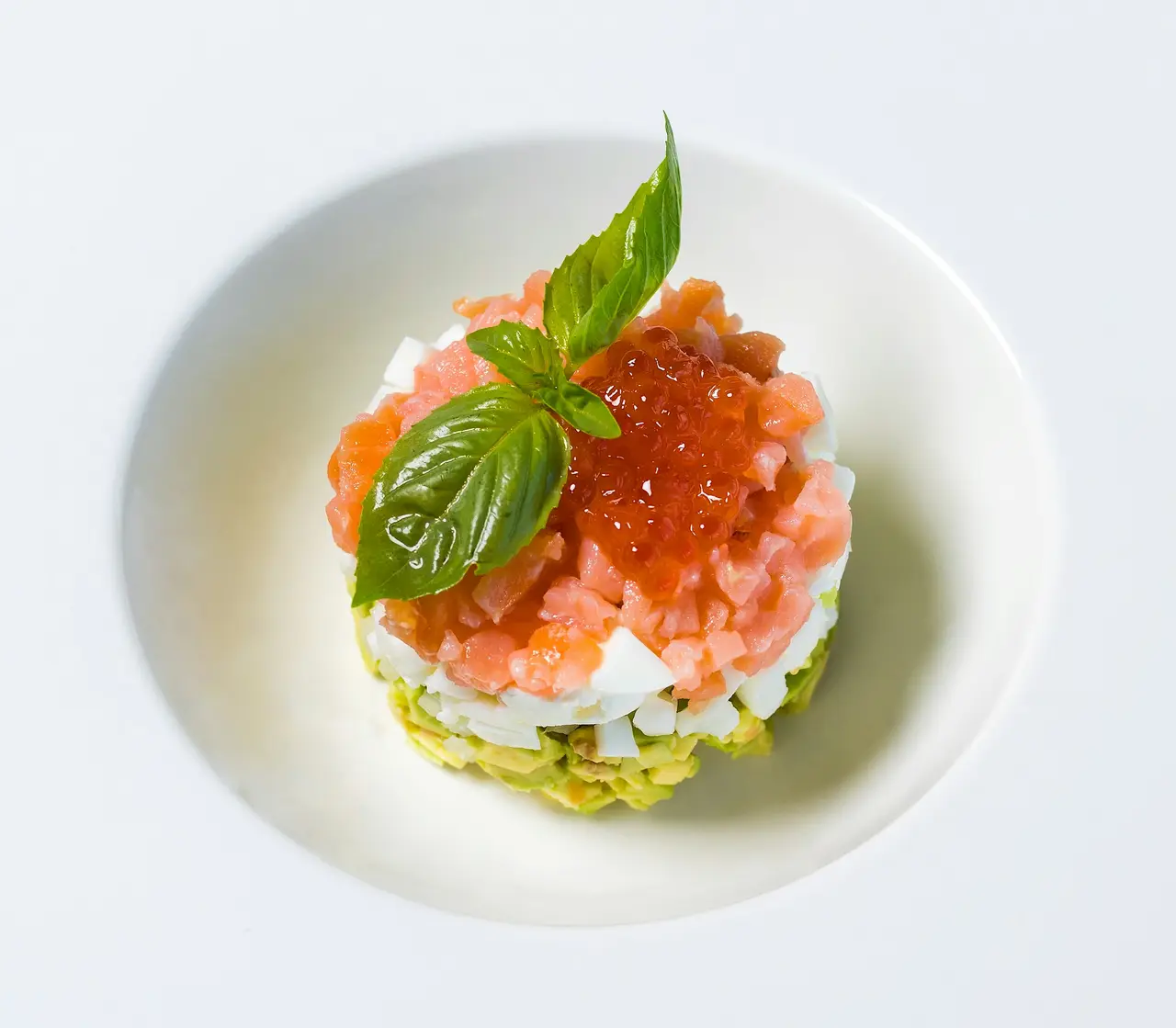 Tartare, œufs de truite, herbes